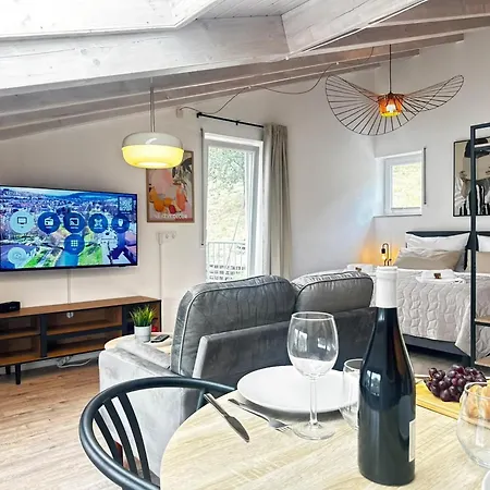 C&s Living I I Weinberge I Küche I Modern I Parkplatz Lauda-Königshofen