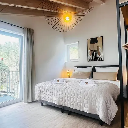 C&s Living I I Weinberge I Kueche I Modern I Parkplatz Apartment Lauda-Koenigshofen