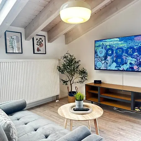 C&s Living I I Weinberge I Kueche I Modern I Parkplatz Apartment